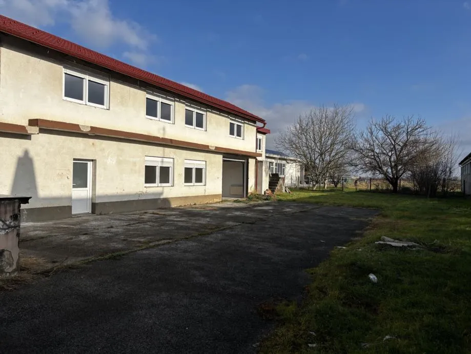 Pušćine: poslovni prostor, 218 m2, prizemlje, kat, parking, dvorište - cover