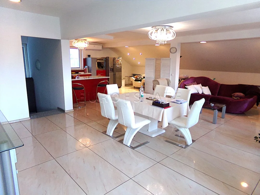 Varaždin: prostran trosobni stan površine 140 m2 - cover