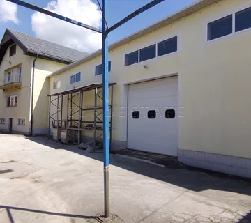 Jurketinec: poslovni prostor sa skladištem, radionom i stanom, 1110 m2 - Maruševec
