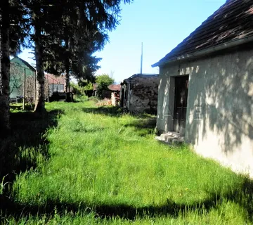 Sračinec: kuća od 53 m2 za rušenje na čestici od 1405 m2, sa projektom za poslovnu zgradu - cover