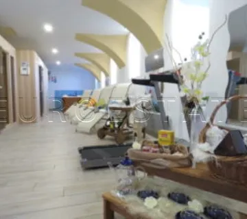 Donje Ladanje: poslovni prostor od 142,1 m2 na prodaju, spreman za poslovanje - cover