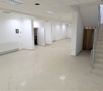Ludbreg: poslovni prostor, ulični lokal, 245 m2, samo 735 EUR-a / m2