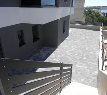 Šimuni: NOV, 3-sobni apartman + parking i vrt, 95.29 m2 - cover