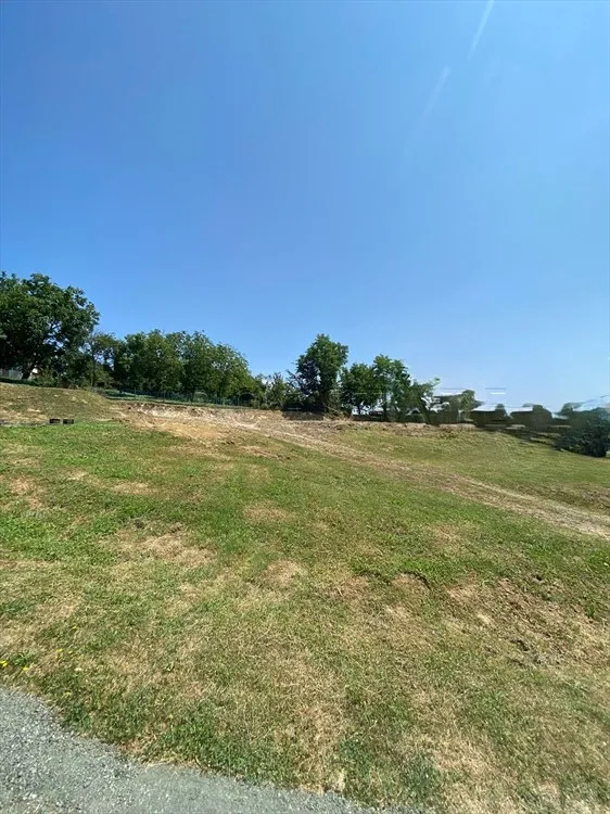 Breznički Hum - Radešić: građevinsko zemljište površine 963 m2 - cover