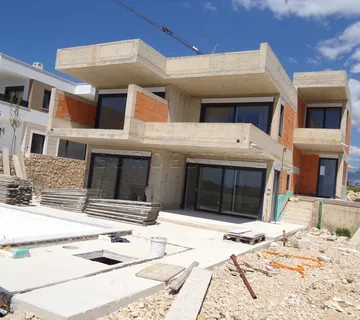 NOVALJA - nova: luksuzna vila od 320,13 m2 s bazenom, saunom, garažom i panoramskim pogledom na more
