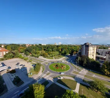 Čakovec: prostran četverosobni stan površine 100 m2 na odličnoj lokaciji - cover
