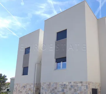 Šimuni: dvoetažan apartman sa pogledom na more, 2 parkirna mjesta + dvorište - cover