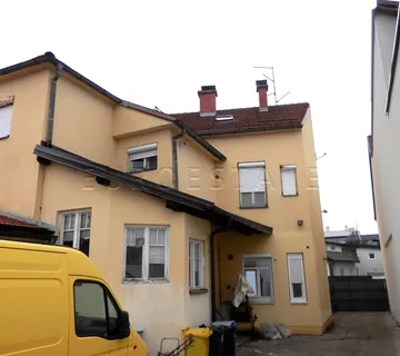 VARAŽDIN: prostran trosobni stan od 158 m2, sa garažom i dvorištem - cover