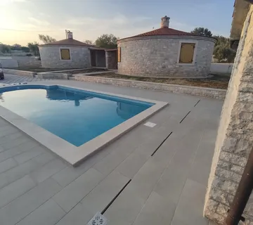 Peruški: NOVOGRADNJA, istarski kuće - kažuni, za turizam, 225 m2 - cover