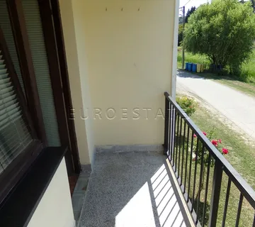 Lovrečan: prostran 2-soban stan od 57.58 m2, mirna lokacija - cover