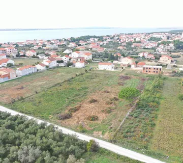 VRSI: građevinska zemljišta površine 500 m2 i 953 m2 - cover