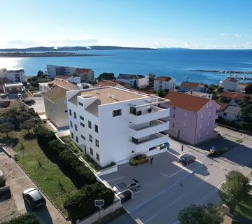 Povljana: NOVOGRADNJA, dvoetažni, 4-soban stan, balkon + terasa + park. mjesto, ukupno 143,53 m2