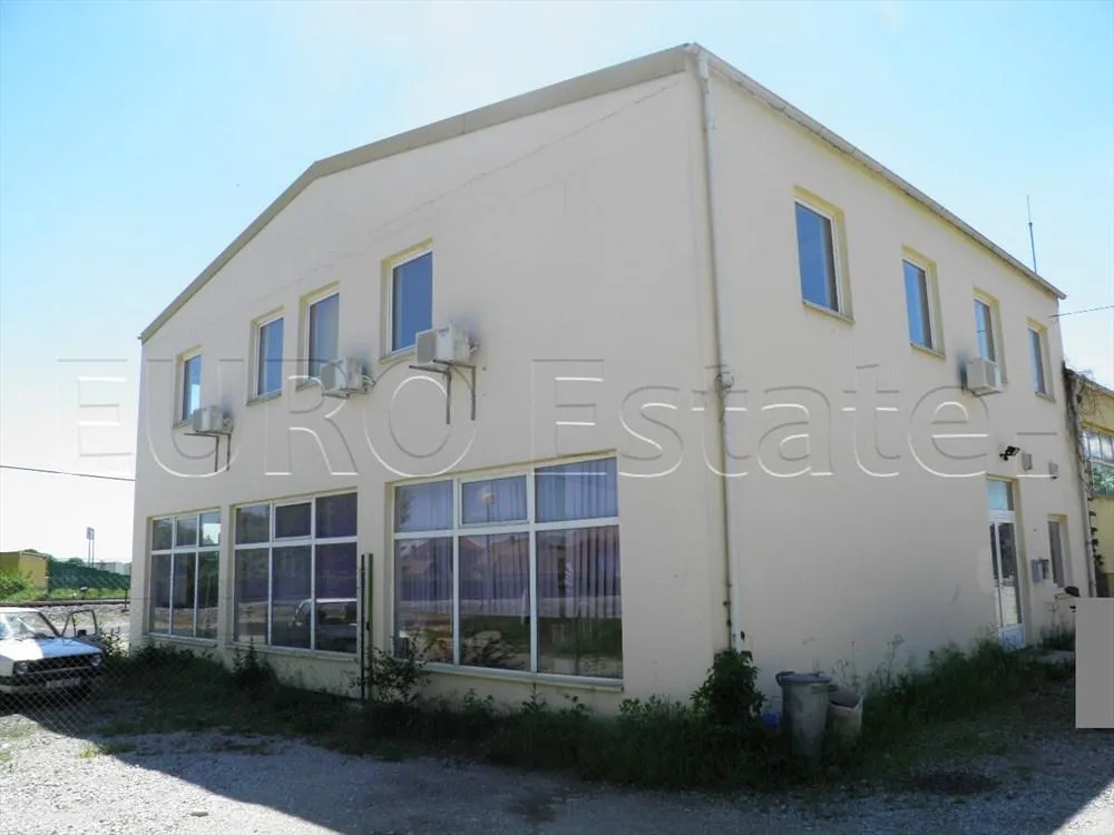 Varaždin: upravna zgrada sa halom 1300 m2, ind. dvorište 3370 m2 - cover