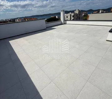 Sukošan, Luksuzni penthouse s panoramskim pogledom na more i krovnom terasom