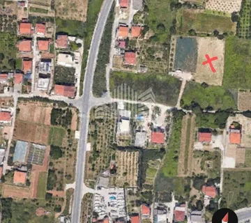 Trogir CENTAR- Atraktivno građevinsko zemljište 1.710 m², 350 m od mora