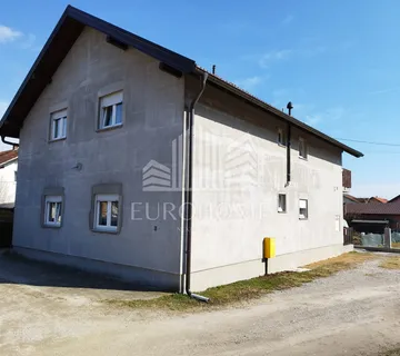 Kuća sa dva stana svaki 100 m2, okućnica 700 m2, Klara - Zagreb