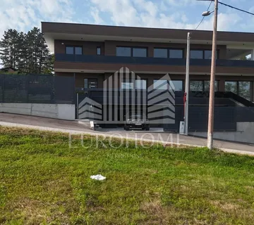 Luksuzna vila 645 m² s unutarnjim bazenom i garažom za 5 automobila - cover