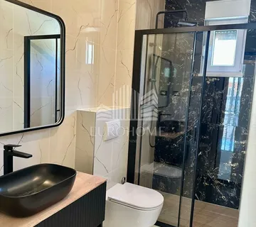 SPLIT, PODSTRANA, Dvosoban stan u novogradnji, 66m2 - Podstrana - Strožanac Donji, Podstrana