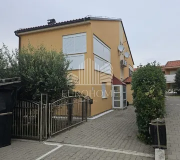 Vrsi, Prodaja troetažnog stana - cover