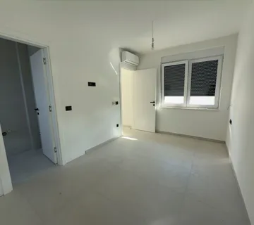 PETRČANE, Punta Radman, Trosoban stan 100 m od mora, - Petrčane, Zadar