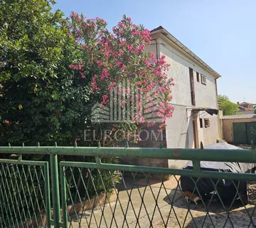 Prilika za investitore u Zadru!Prodaja kuće dvokatnice kod Sfinge, 130 m od mora - cover