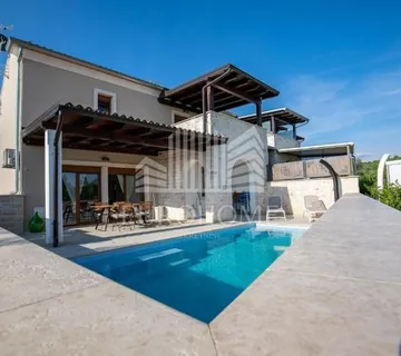 VILA s bazenom-GROŽNJAN