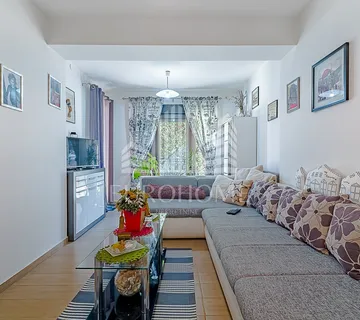 KUĆA NA TRI ETAŽE 250m2,  RAVNICE - cover