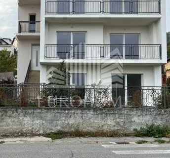 GRAČANI, STAMBENA ZGRADA SA ČETIRI STANA I PARKING - cover