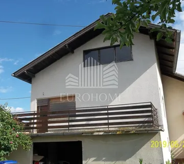 Oroslavje centar kuća 220 m2+2000 m2 građevinskog zemljišta