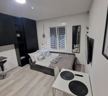 Donji grad, 2 apartmana, uhodan posao, 38 m2 - PRILIKA! - cover