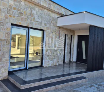 ZADAR- SUKOŠAN, Debeljak, Villa sa bazenom, TOP PRILIKA - cover