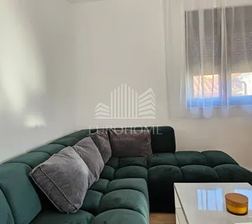 ZADAR- Dugoročan najam dvosobnog stana, Petrići, 70m2