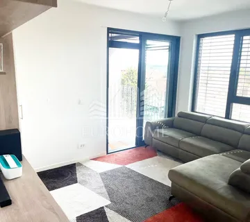 Četverosoban stan, NKP 103 m2, dvije garaže, Velika Gorica - cover