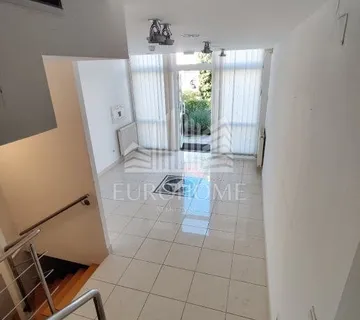 POSLOVNI PROSTOR 61m2, NOVA CESTA, TREŠNJEVKA - Zagreb