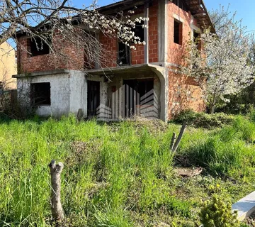 GRAĐEVINSKO ZEMLJIŠTE SA KUĆOM 557m2, GORNJA DUBRAVA - Zagreb