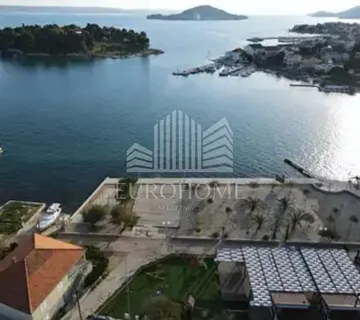Jedinstvena prilika,Preko,,4kuće za obnovu,420m2,30m od mora