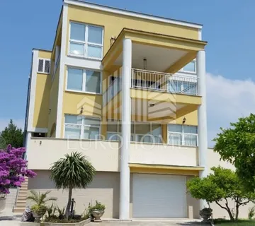 EKSKLUZIVNO NA TRŽIŠTU, VIŠNJIK- KUĆA TROKATNICA;905€/m2 - Zadar