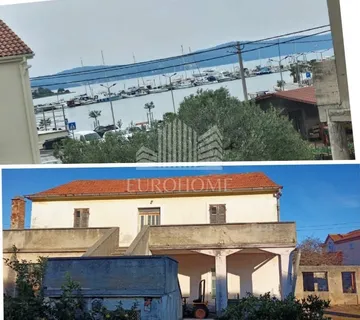 Sukošan, kamena kuća od 320m2 uz more s okućnicom od 560m2