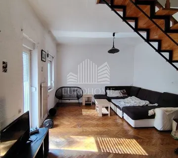 Osijek, trosoban dvoetažni stan u centru, 68 m² - mirna dvorišna lokacija