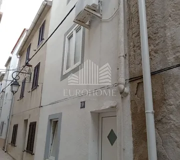 3- sobna kuća u centru, odlična lokacija - Pag