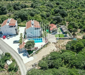 Ekskluzivno,Novalja,Škuncini Stani,2 kuće 1000m2 s bazenom - Gajac, Novalja