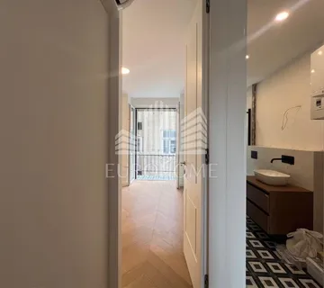 Potpuno adaptiran dizajnerski 2-sobni stan | Donji grad | Balkon | 47 m² - Zagreb