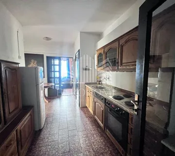 Prostran stan 174m2, 1437€/m2 - Fraterščica - za adaptaciju - cover