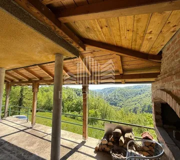 Oaza mira! Vikendica s velikom okućnicom i odličnim pogledom - cover