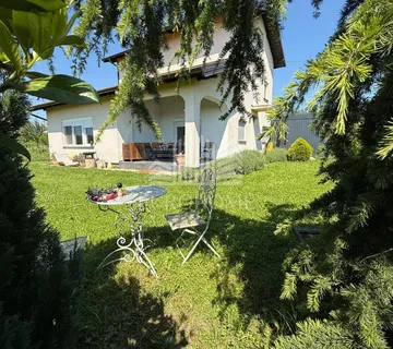 Prekrasna moderno uređena kuća u oazi mira – Rugvica, 253 m²