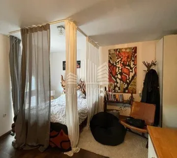 Garsonijera u novogradnji s parkingom, Bijenik, 28 m2 - 3500€/m2 - cover