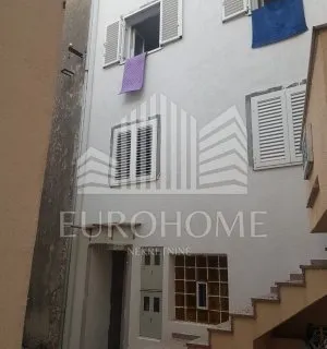 Kuća sa 4 apartmana (centar stare Novalje) visoki rohbau - cover