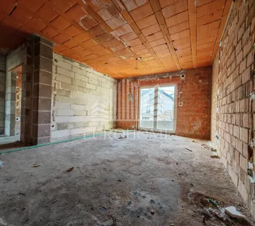 KUĆA 300m2 - 3 stana - OPOROVEC - cover