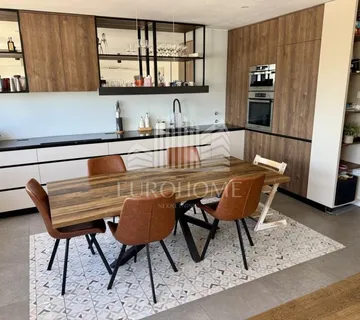 Martinovka - adaptiran dvoetažni 4-S stan, 128.5 m², 2 lođe - Zagreb