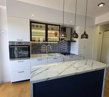 Mediteranski luksuz u Brodarici | Potpuno namješten stan uz more, 67m2 - Šibenik